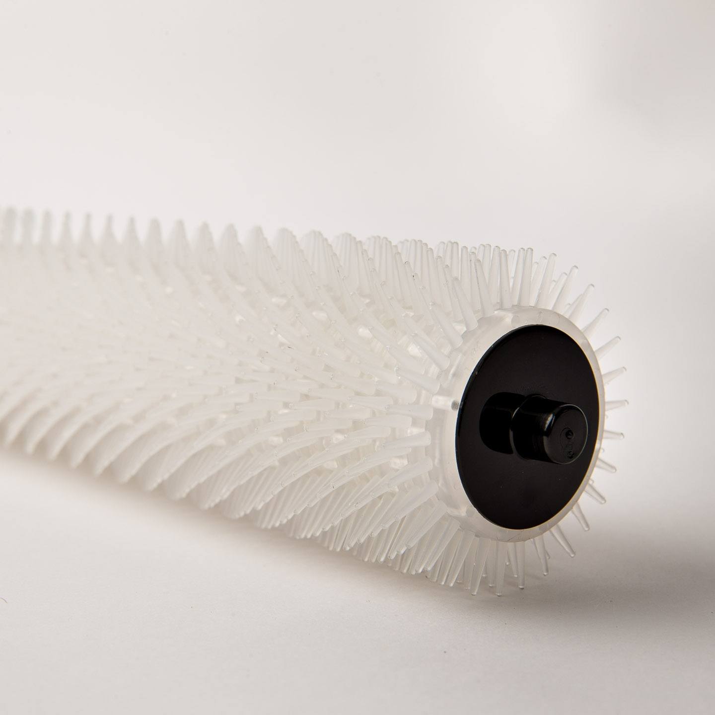 Nour 18" Spiked Roller